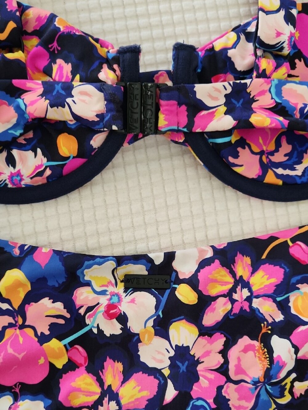 Vetchy Bikini - Picture 4 of 5